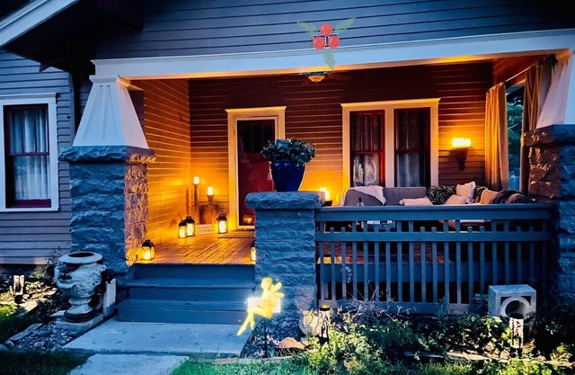 Providence House ~ a charming bungalow with rustic elegance!