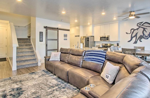 Providence Townhome w/ Amenities ~ 4 Mi to USU!