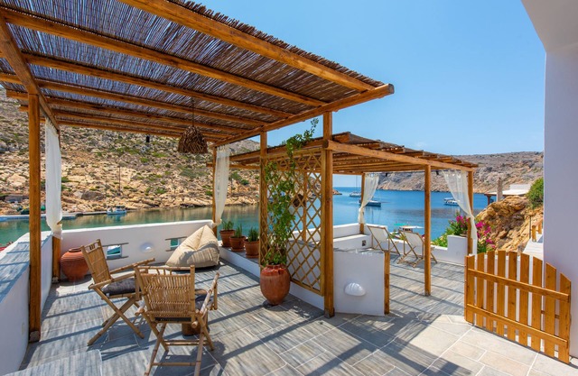 Psarona Hospitality Small
