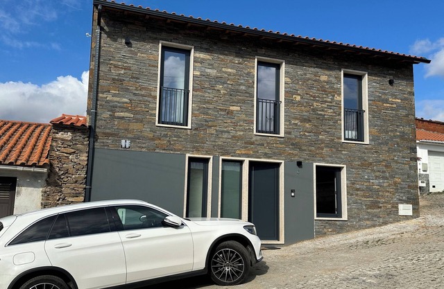 En la comodidad de una casa tìpica Tràs-os Montes `Casa MÃe`