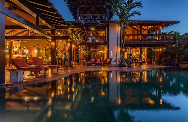 PUAKO Luxury Villa On PUAKO BEACH, 4 habitaciones con baño + Media, Infinity POOL