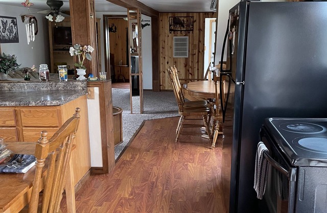 Acogedora casa con acceso al lago Michigan y lanzamiento de botes al otro lado de la calle