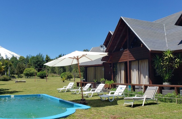 Pucon Chile, Parque Los Arrayanes & Salon de Eventos. Amplio Chalet para 22 pax