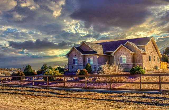 Pueblo 'Five Star Pikes Peak View' Home w/ Hot Tub