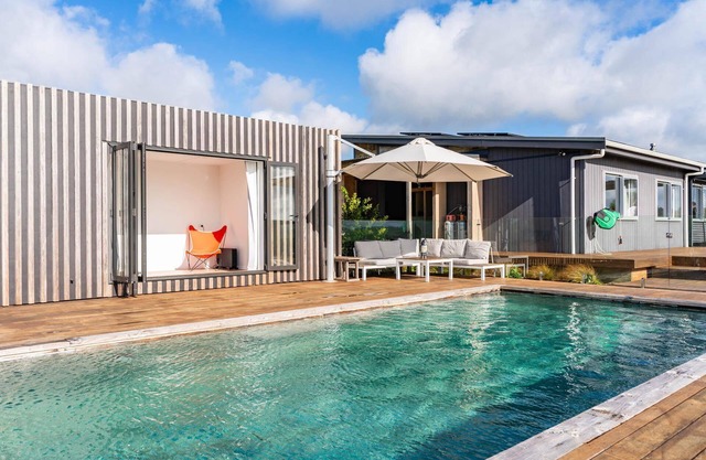 Pukatea Paradise - Sunny holiday home with pool in a beautiful rural setting