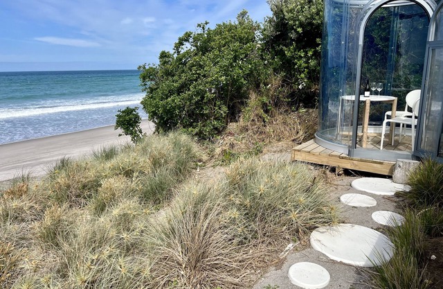 Pukehina absolute oceanfront apartment