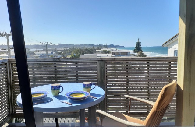 Pukehina Beach Studio with Balcony and Majestic views