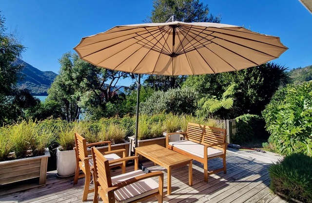 Pukenui Paradise - Havelock Holiday Home