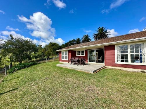 Puketotara Station Farm Cottage Three bedrooms