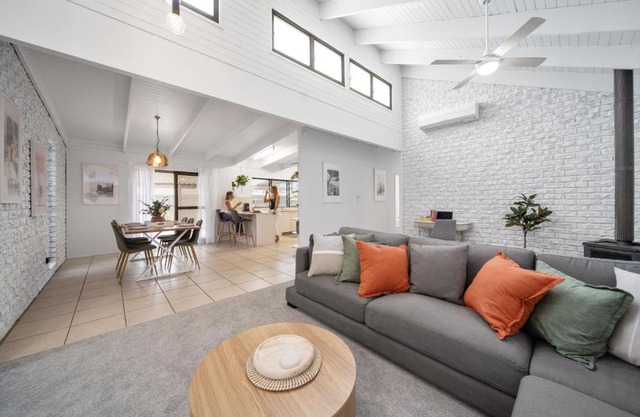 Pumicestone Beach House - 200m to the passage