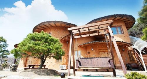 Punggi Red Clay Pension