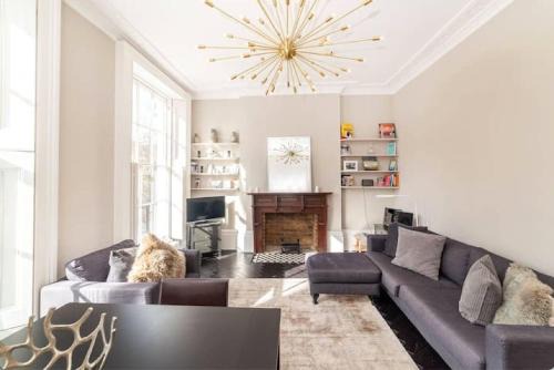Punk Hip - Plush 1-Bed in Camden Town