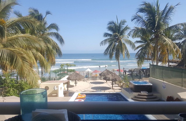 Hermoso condominio frente al mar en Punta de Mita con increíbles vistas !!