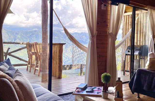 Cabaña punta del Indio en las montañas de Colombia
