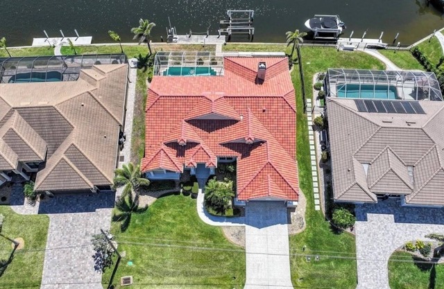 Waterfront canal access 3-bedroom + office/4th bedroom house in Florida