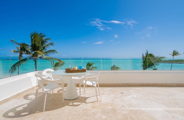 Punta Palmera Beach Front With Private Cold Jacuzzi
