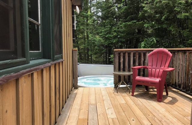 Puppy Love Cottage Retreat at the Lake Edge Cottages!