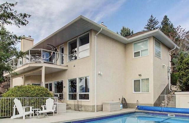 Purcell Villa 5 Bedrooms, 4 Bathrooms, Pool, Sauna, Gym, Games, Theatre Room