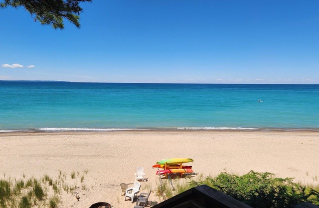 Pure Lake Michigan Cottage Getaway Global Wellness at it's BEST 14 people