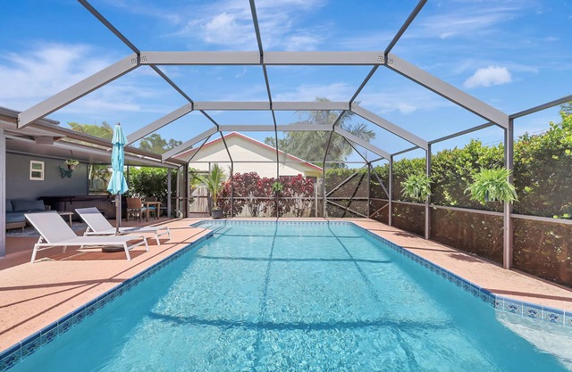 Pure Living, Saltwater Pool, Low Toxin Getaway!