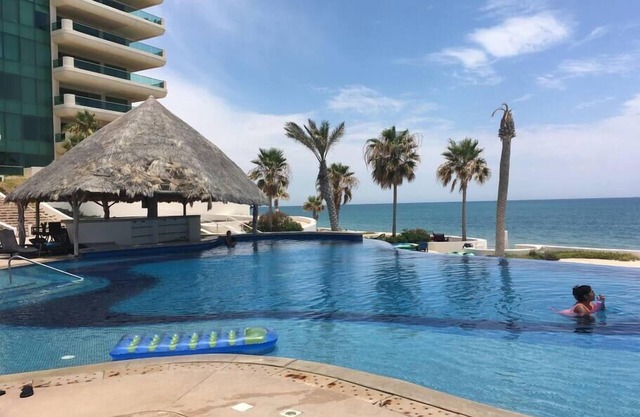 Condominio Frente a la Playa con Arena Pura y Vista Impresionante