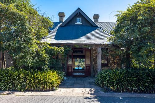 Puriri Valley Estate, Church Bay - Be My Guest Waiheke