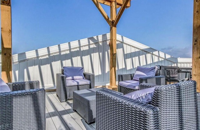 Purple Finch Long Point Rare 3 Bdrm Beach Condo