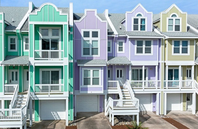Purple Pearl: Shared Pool with Lazy River