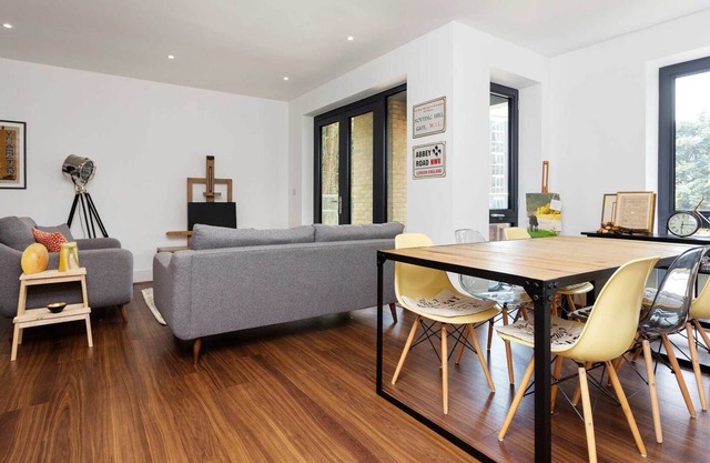 Encantador apartamento de dos habitaciones con balcón soleado, para 4 personas (Veeve)