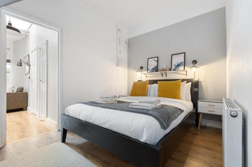 Putney Thames garden flat