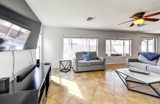 Putting Green, Pool & Spa: Home in Queen Creek!