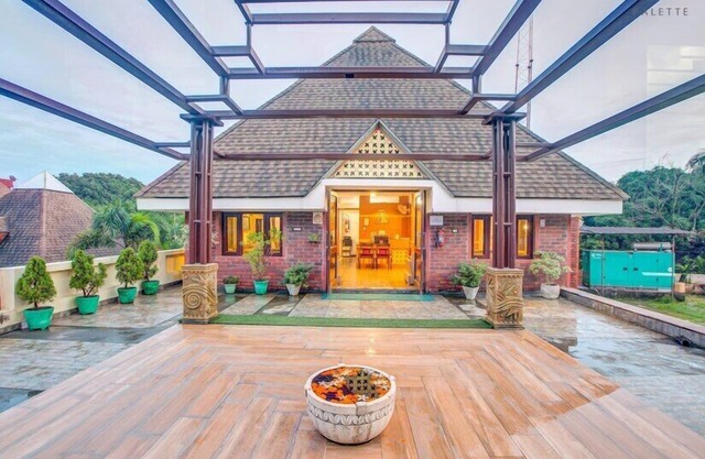 Pyramid Home Divine