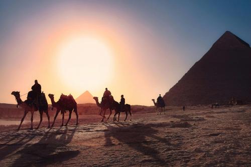 Pyramids Link Hotel