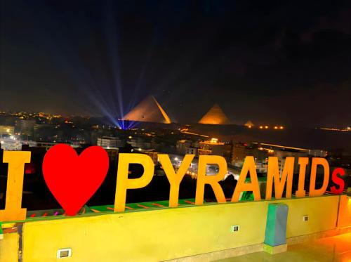 PYRAMIDS & SPHINX GEM HOTEL all apartments with Pyramids view
