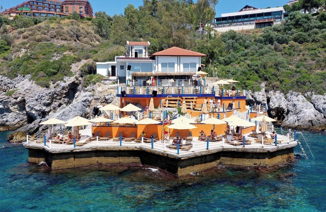 Qlusive Hotel