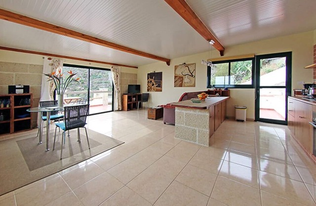 Quiet apartment Casa Lara-Marie for 2-3 people. spectacular view of the sea and mountains