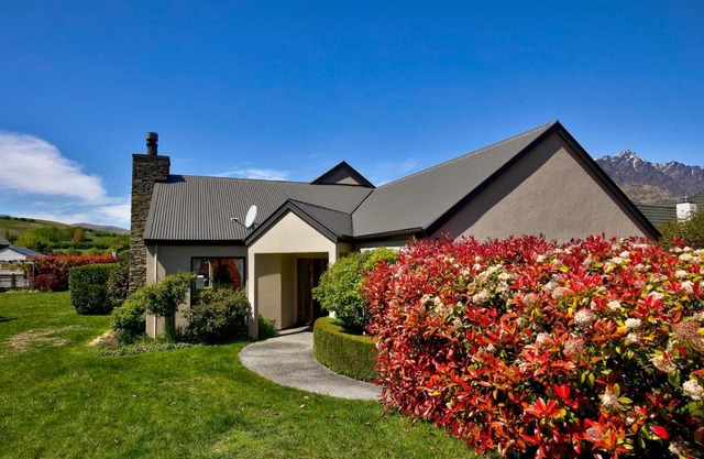 Quail's Nest, Queenstown - Luxury Home & Garden