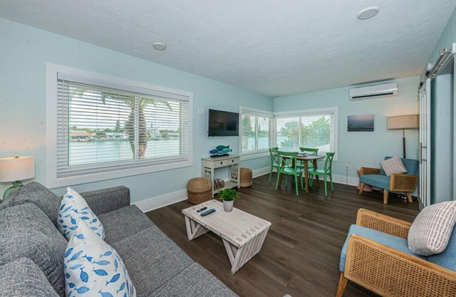 Quaint 1- bedroom suite, View of the Water