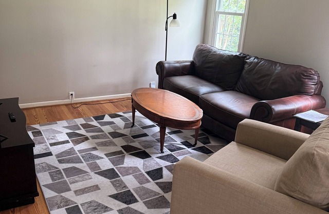 Quaint 2-bedroom house minutes from Downtown Florence