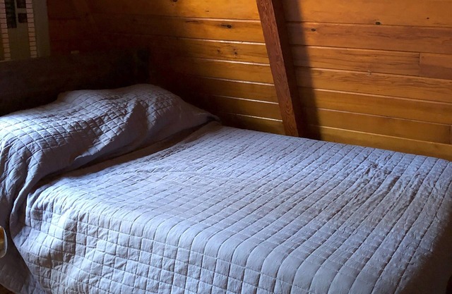 Quaint 2-bedroom waterfront Aframe cabin