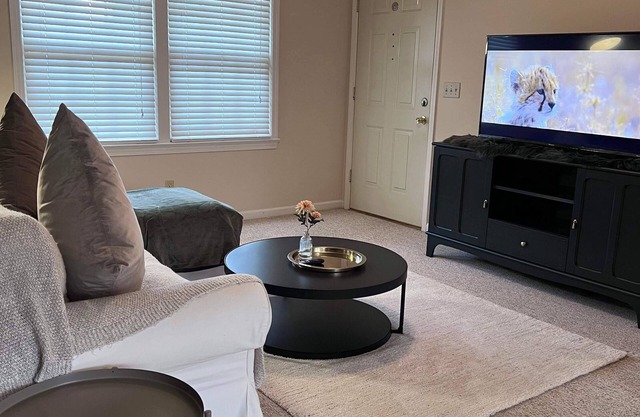 Quaint and cozy 2 Bed, 1 Bath