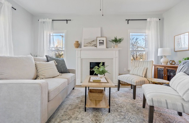 Quaint and Cozy Historic Home in Downtown Weatherford