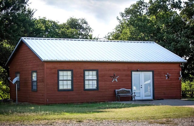 Quaint Cabin Experience in Jacksboro