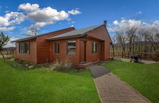 Quaint cabin tucked away near hiking, fishing and hunting.