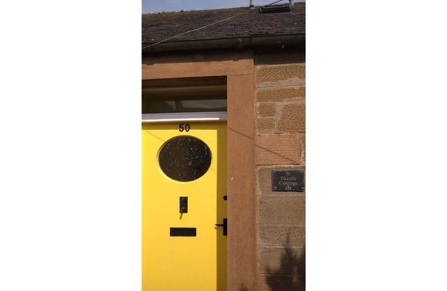Quaint cosy 2 bedroom cottage with 3 beds close to golf centre