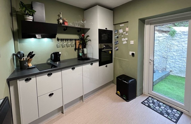 Quaint & Cosy Cottage 10 min Walk to the Beach Pets Welcome