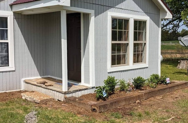 Quaint Cottage 10 minutes from Greer's Ferry Lake and the Little Red River