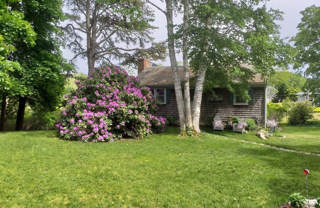 Quaint Cottage in Desirable East Orleans