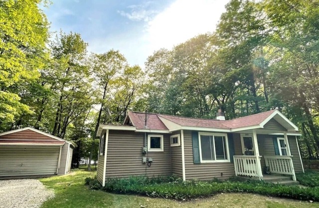 Quaint Cottage on the Sandy Shores of Lake Michigan