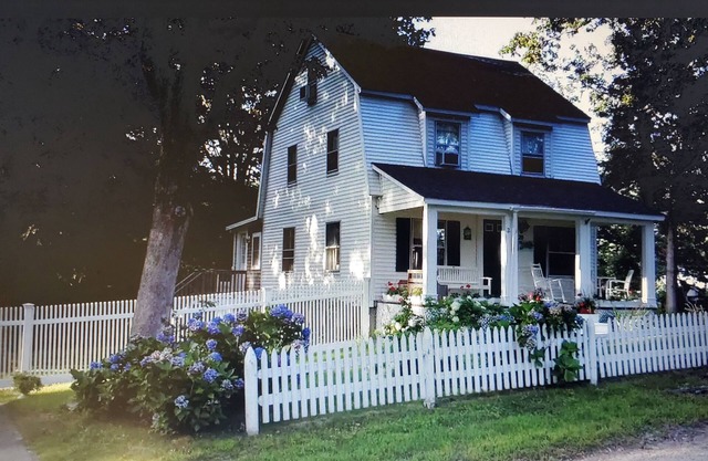 Quaint Cottage w/ AC; Walk to Beach & Park w/ Pickleball, Large Yard,